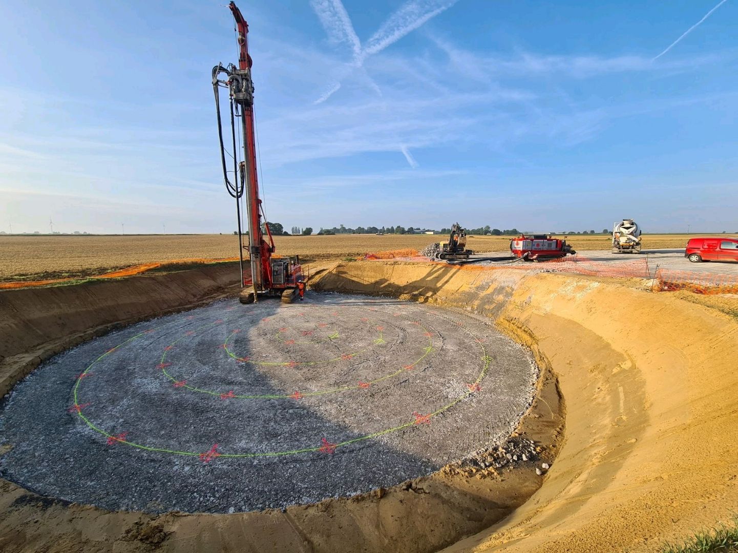 Renforcement de sol en amont de la construction d'une éolienne, par Menard France.